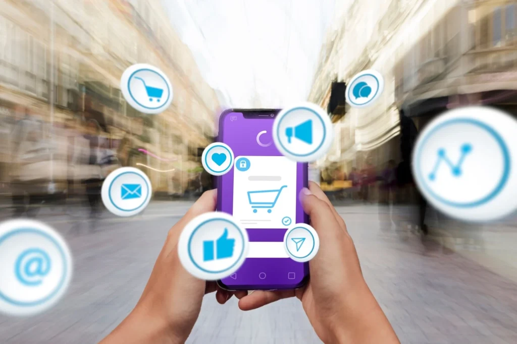 celular con iconos ecommerce y marketing