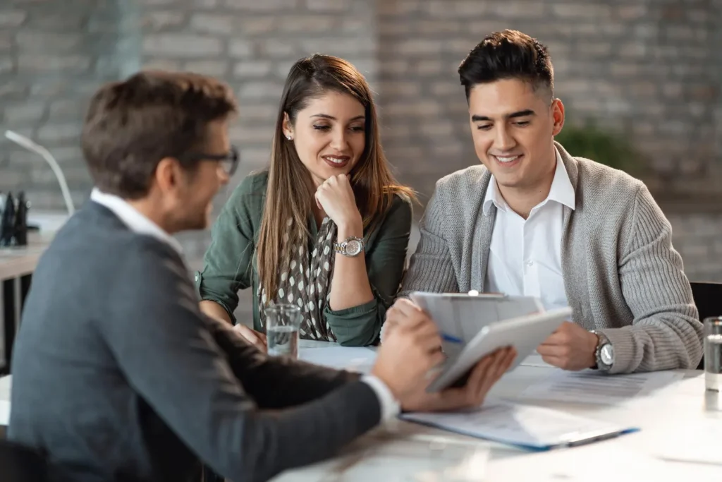alianza uhura customerscoops personas hablando