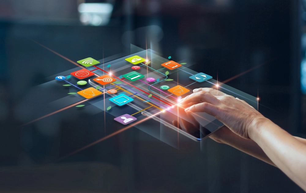 mano sobre pantalla tactil con iconos performance digital