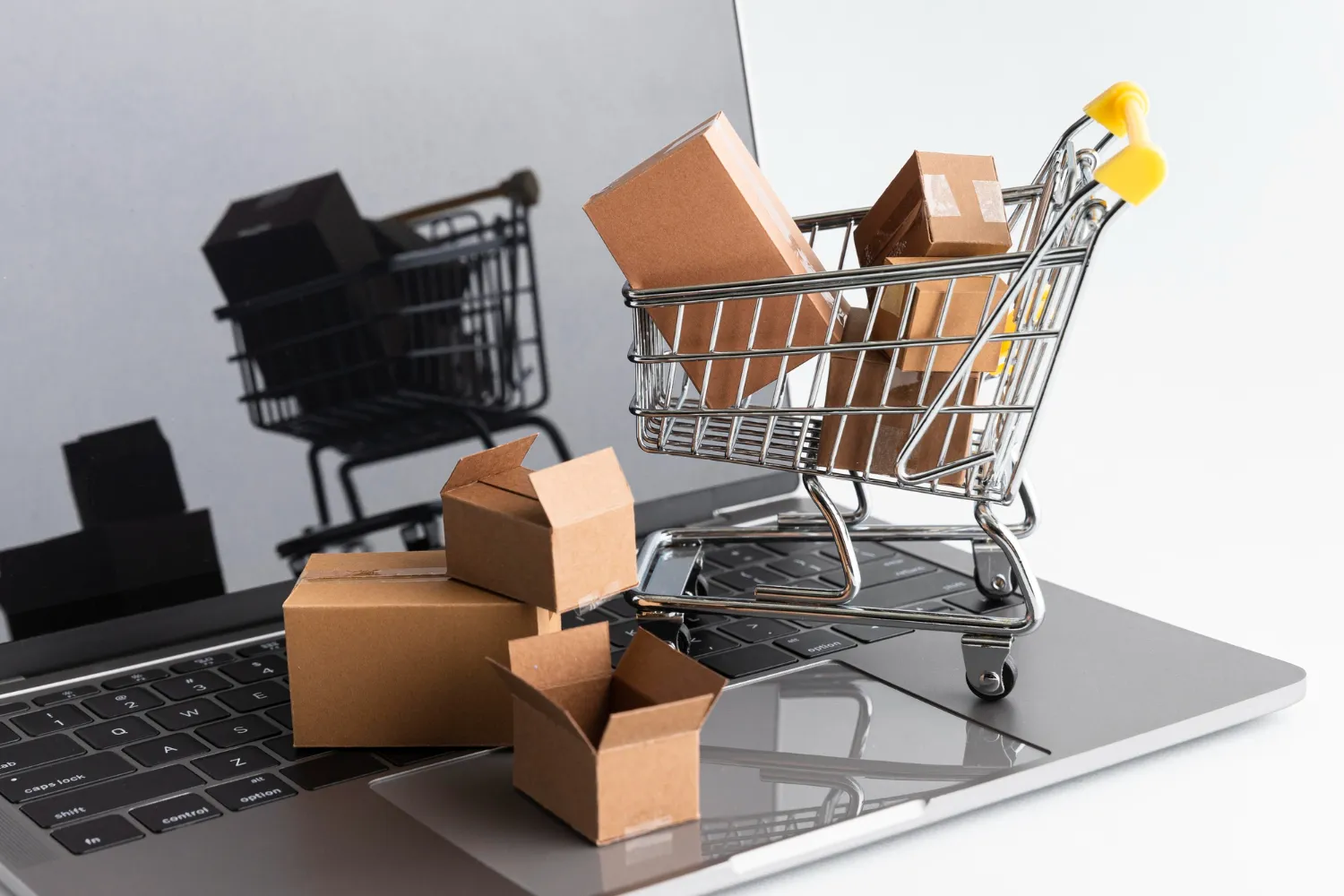 Carrito de compra y cajas miniatura (Blog desafíos promociones retailers monitoreo y optimización)