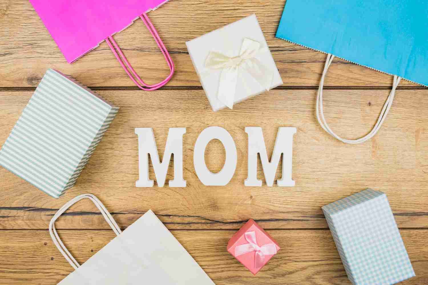 Mom empaques regalos para el Día de las Madres